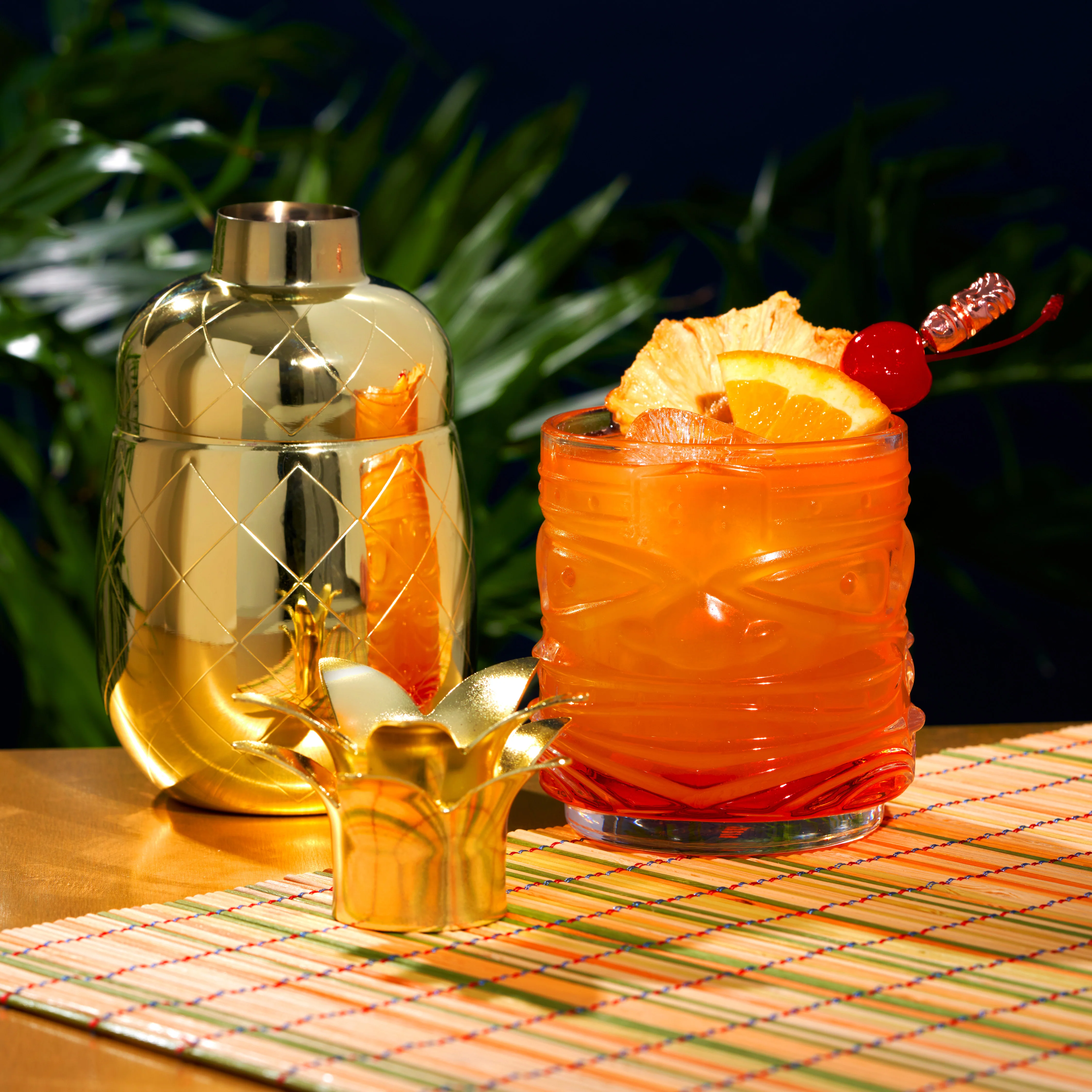 Pacific Pineapple Cocktail Shaker - Image 2