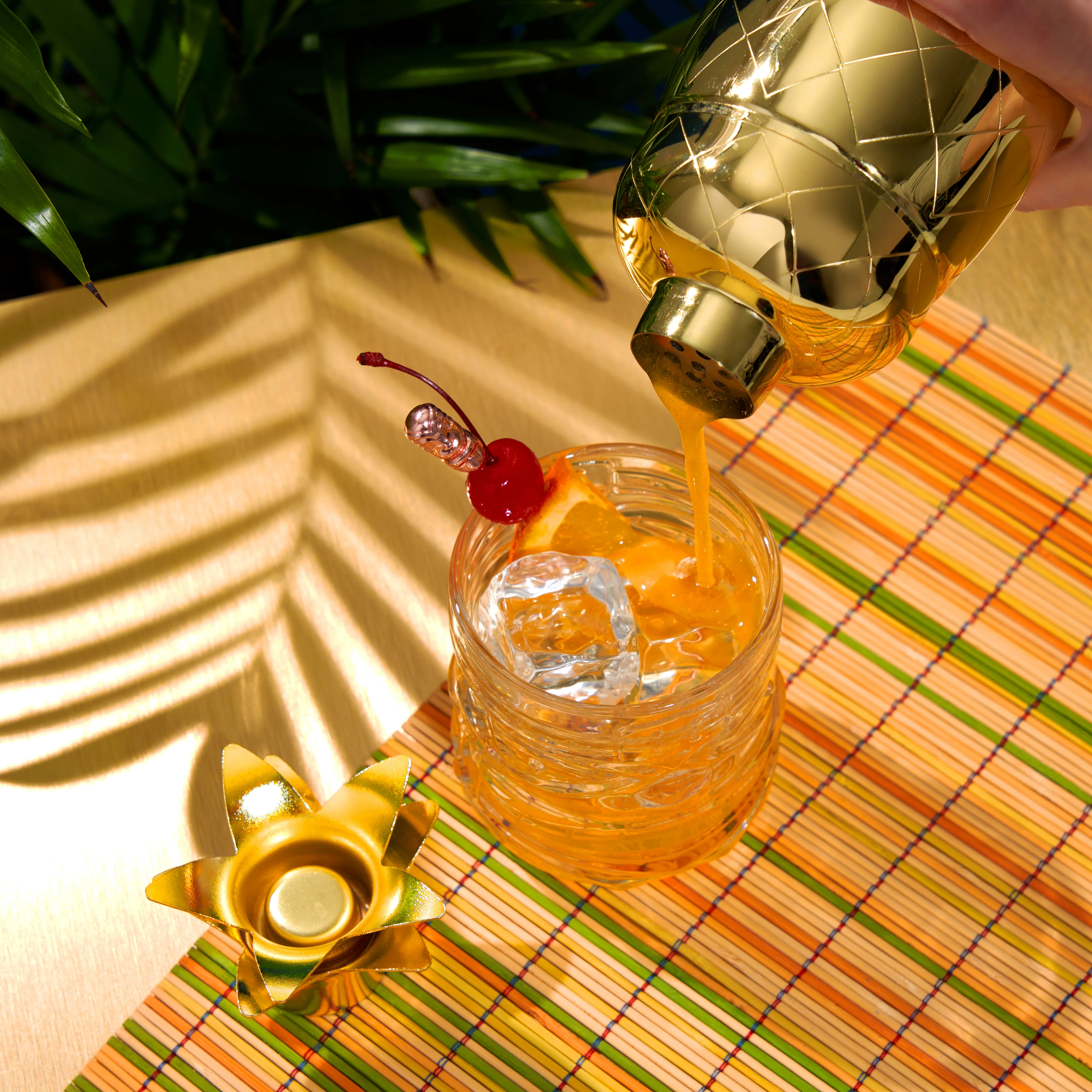 Pacific Pineapple Cocktail Shaker - Image 3